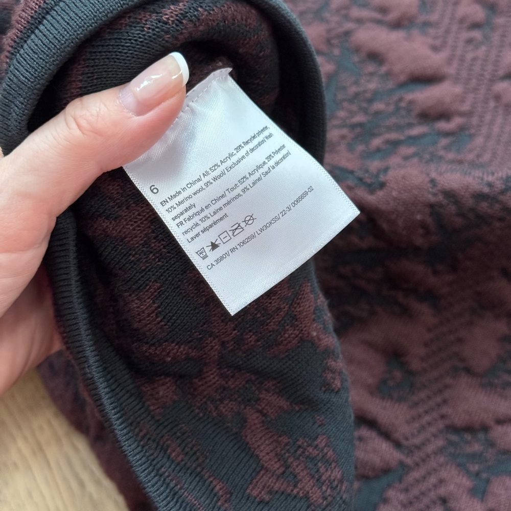 Lululemon Jacquard Multi-Texture Crewneck Sweater- Red Merlot/Black -EUC- Size 6 - Picture 6 of 8